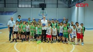 Banco Popular renueva cancha deportiva en Villa Tapia con inversión de RD$9.6 millones