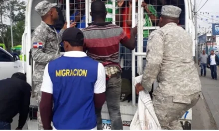 Migración detiene 26 haitianos mientras eran transportados en diferentes provincias