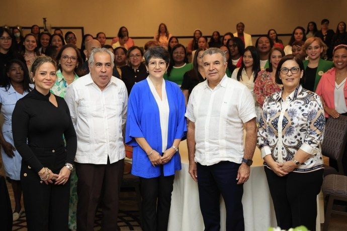 Ministerio de Salud y SNS aseguran embarazos en adolescentes se reducen de 23 % a 19 %
