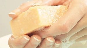 Dermatóloga advierte no se debe usar jabón de cuaba en la piel