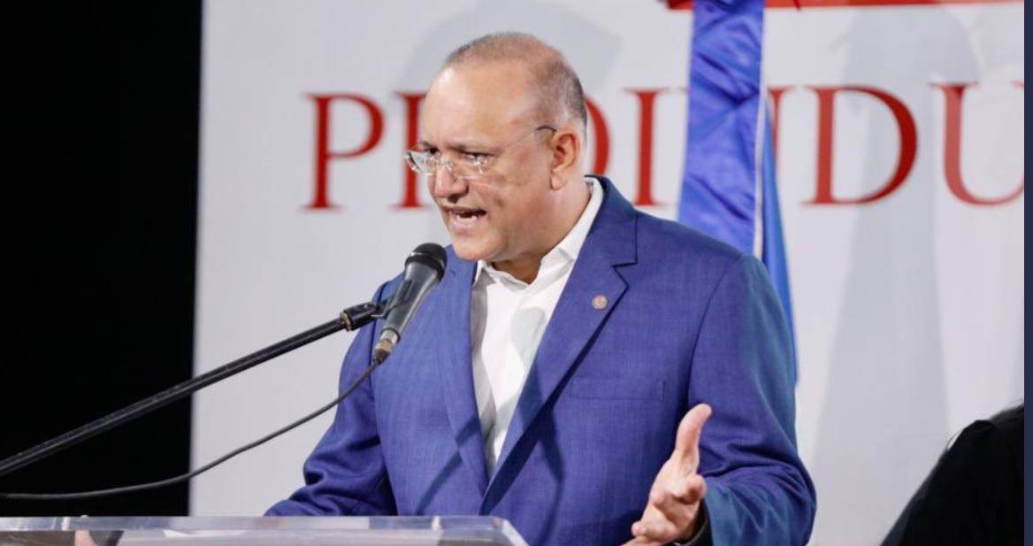 Alcaldía de Santiago entrega el salario 14