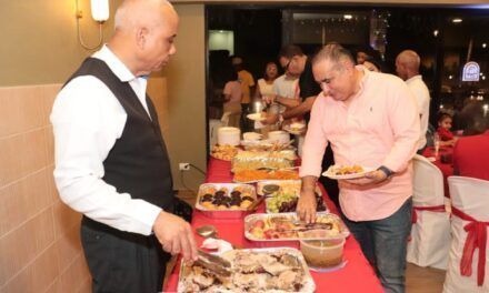 Víctor Pavón ofrece cena navideña a su equipo de trabajo en SDN