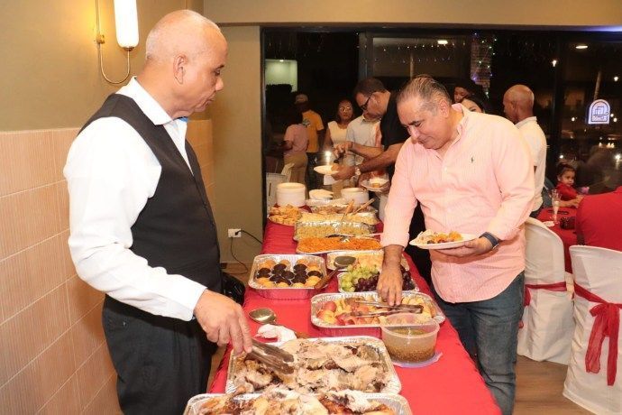 Víctor Pavón ofrece cena navideña a su equipo de trabajo en SDN