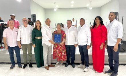 Dirigencia del PRM en Puerto Plata celebra fiesta navideña y reconoce a personalidades destacadas