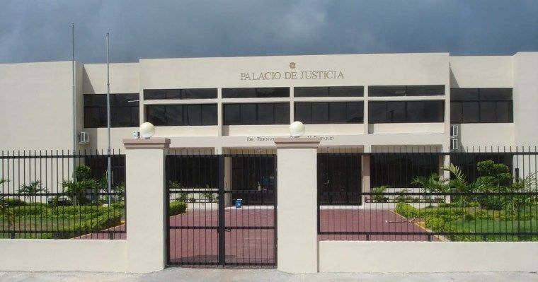 Envían a prisión hombre acusado de violar a sus tres hijastras en Hato Mayor