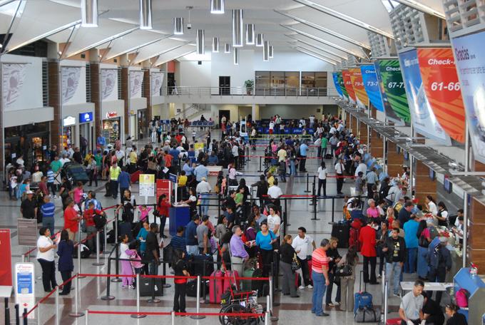 Boom de pasajeros en el AILA: recibe hasta 100 vuelos diarios