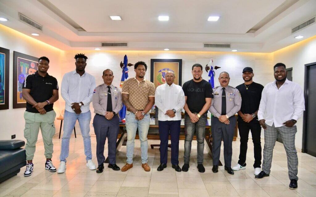 Peloteros de Grandes Ligas respaldan actividades deportivas de la Policía Nacional