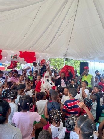 Fundación Hermanos Jáquez celebra Navidad en Hato Damas, San Cristóbal