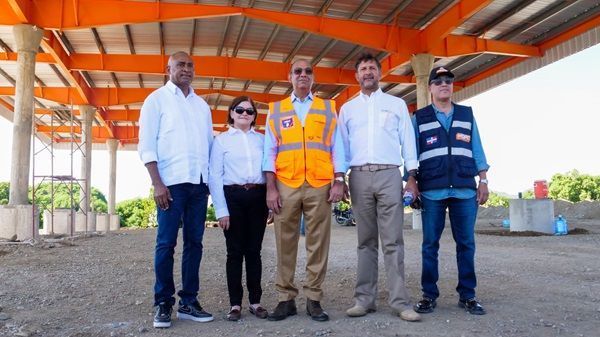 Inician trabajos puente Paso de los Hierros en Baní por gestiones del senador Julito Fulcar y gobernadora Ángela Yadira Báez