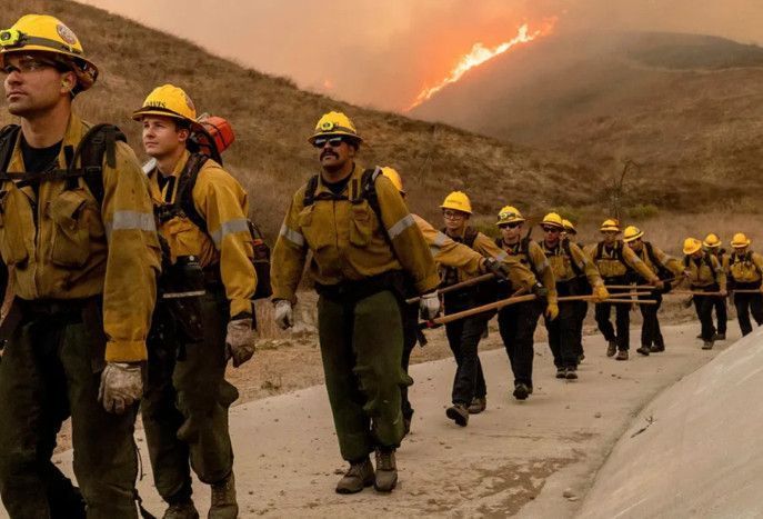 Demócratas recortaron $17,6 millones a los Bomberos de Los Ángeles para financiar grupos LGBTQ+