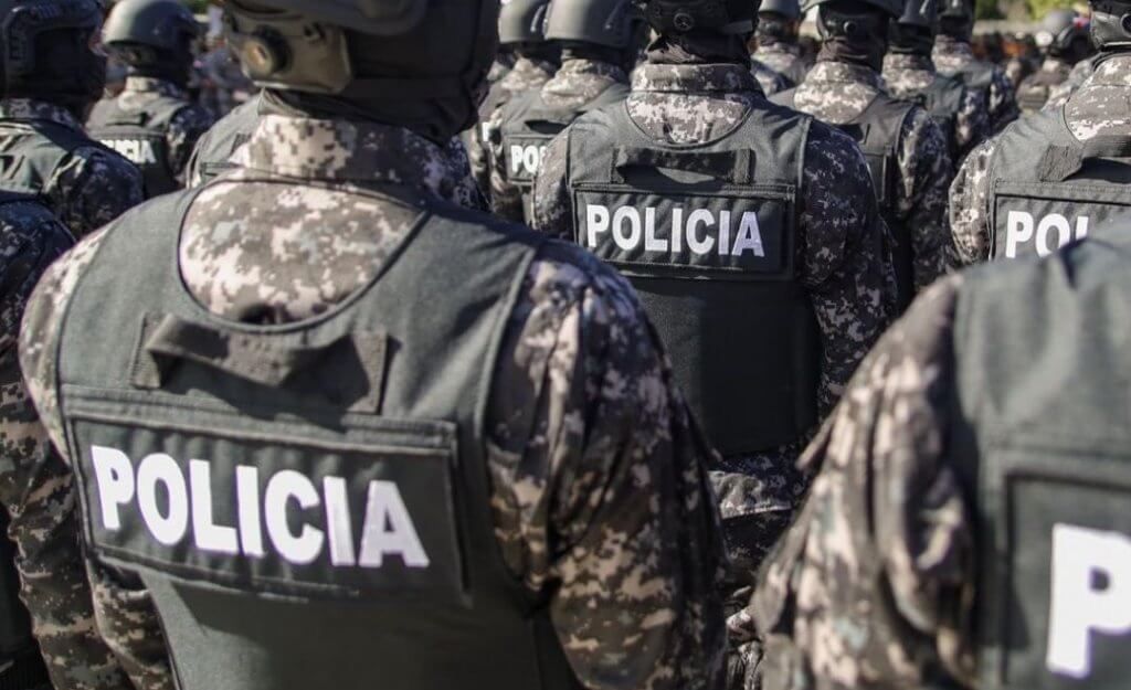 Policía Nacional apresa dos hombres por posesión de sustancias controladas en operativos en Baní