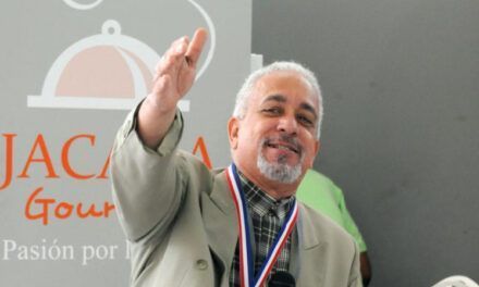 Giovanny Cruz no seguirá al frente de la Comisión de Espectáculos Públicos, aclara no ha sido destituido de Cultura