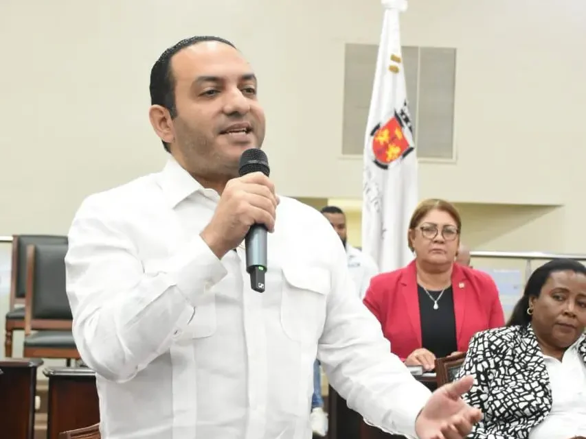 Destaca éxitos de la iniciativa “Plásticos por Juguetes” de la Alcaldía del Distrito