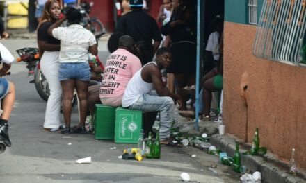 Comerciantes demandan regular el consumo de alcohol
