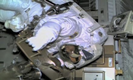 Astronauta de NASA sale en caminata espacial tras siete meses en órbita