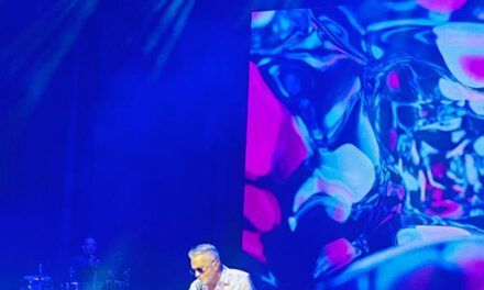 Wilkins hace un recorrido por la década de los 80 con su estilo y sus canciones