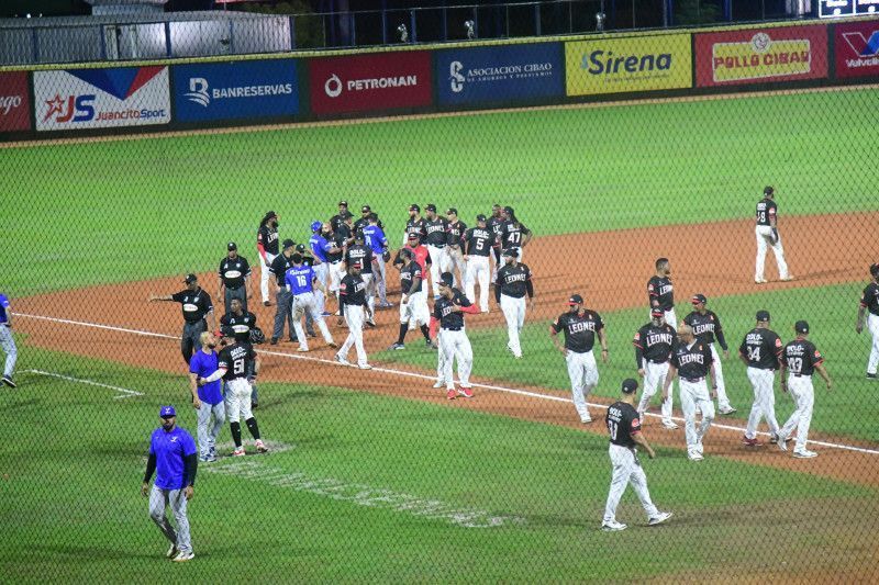 Albert Pujols dice amenaza de recoge bates del Licey a Junior Caminero provocó altercado en Juego 4