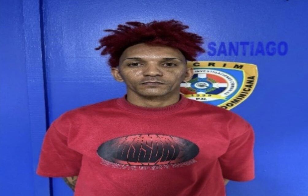 Tras asedio policial, se entrega hombre buscado por doble homicidio en Santiago