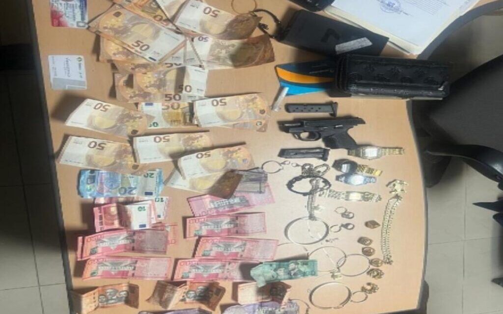 Policía Nacional y MP capturan en San Juan hermanos golpearon y asaltaron a su tío en Casa de Cambio en la Zona Colonial