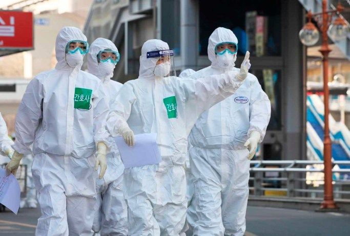 China dice «adherirse a la transparencia» respecto a pesquisas sobre origen de covid-19