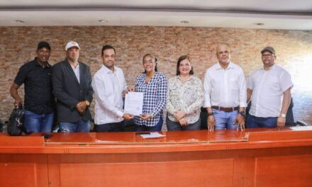 Entregan RD$17.3 millones para fortalecer recolección de basura y renovar alcaldías en Hato Mayor