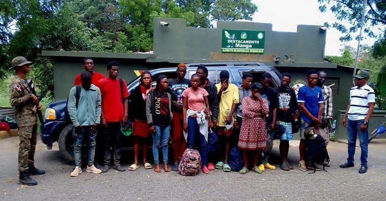 Detienen tres yipetas con haitianos indocumentados en Independencia y Montecristi