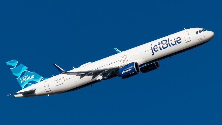EE.UU. multa con US$2 millones a JetBlue por retrasos crónicos de sus vuelos