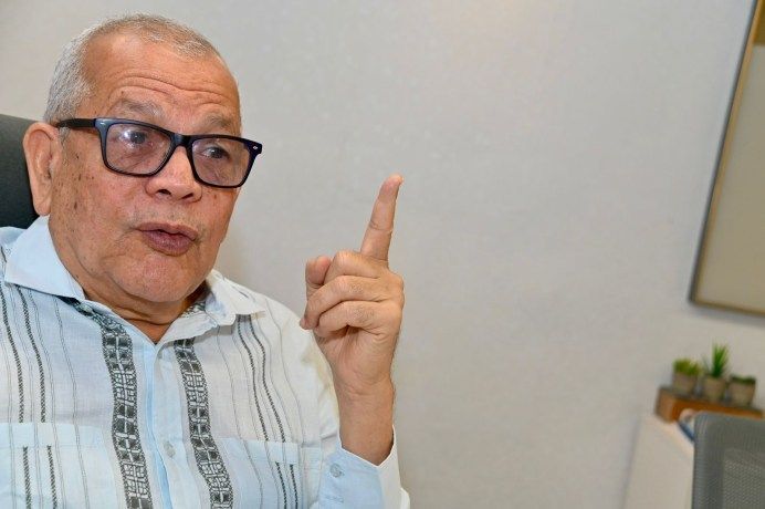 Manuel Salazar en modo autocrítico: Secretario general del PCT analiza deriva de la izquierda y ascenso de la derecha