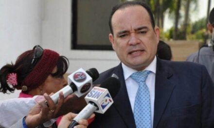 Ministerio Público formaliza acusación contra Surun Hernández por difamación e injuria