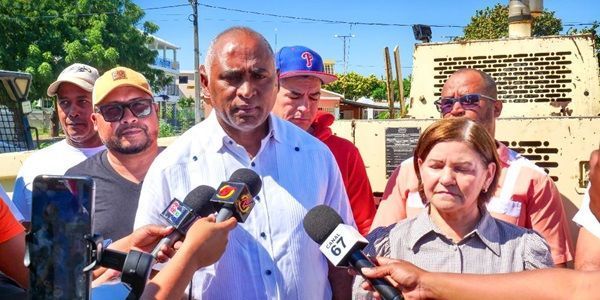 Senador Julito Fulcar anuncia inicio de asfaltado en Salinas; 15 kilómetros serán intervenidos desde la comunidad de Caldera