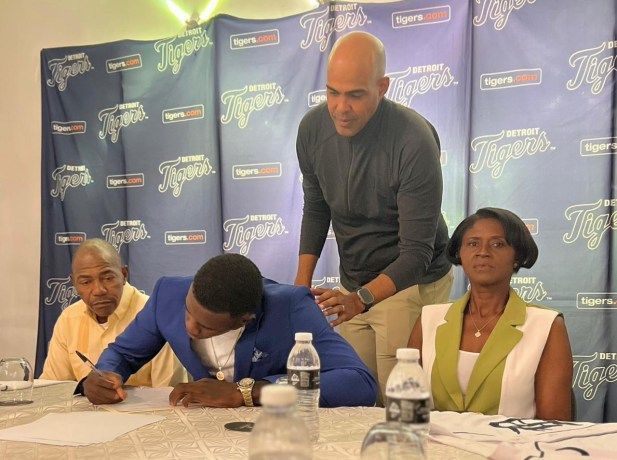 Joven prospecto de San Cristóbal firma con los Tigres de Detroit