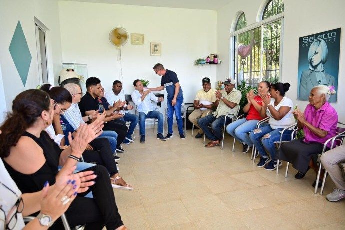 Abel Martínez inicia recorridos por el país promoviendo aspiraciones presidenciales