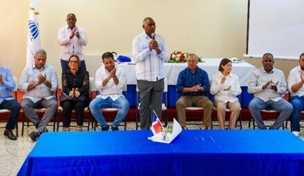 Senador Julito Fulcar saluda llamado de unidad del padre Casilla ante plan de Desarrollo de Peravia