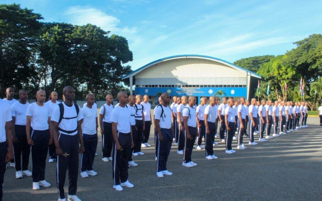 Policía Nacional recibe 112 nuevos aspirantes a cadetes