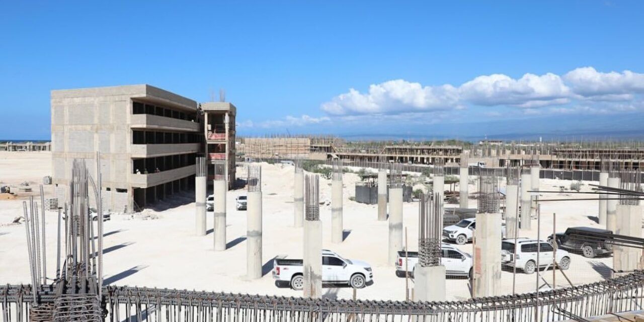 Así avanza la construcción del primer hotel que abrirá en Pedernales