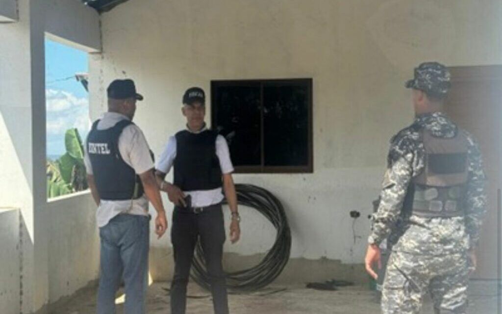 Policía Nacional remite a la justicia a tres hombres por ataque a la vivienda de la vicealcaldesa de San José de Las Matas