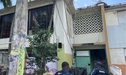 Policía Nacional, junto al MP, ocupa arma de fuego y más de 3,000 gramos de presunta cocaína en allanamiento en La Romana