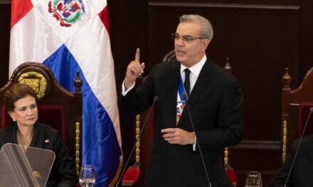 Con un ojo en la política migratoria y otro en la economía, Abinader rinde cuentas de su gestión