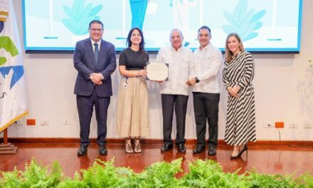 Delta Comercial recibe ‘Reconocimiento al Mérito’