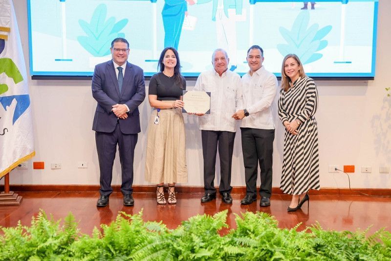 Delta Comercial recibe ‘Reconocimiento al Mérito’