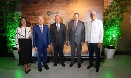 Bibliófilos y Banco BHD presentan libro del escritor Samuel Hazard