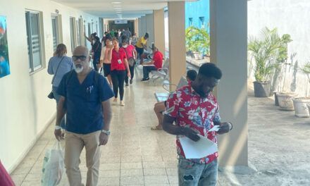 En el Cabral y Báez atienden haitianos sin documentos