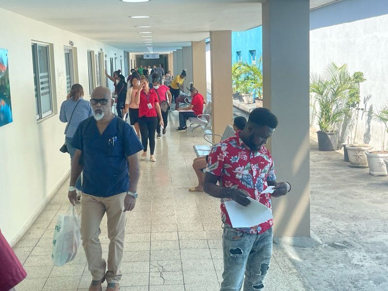 En el Cabral y Báez atienden haitianos sin documentos