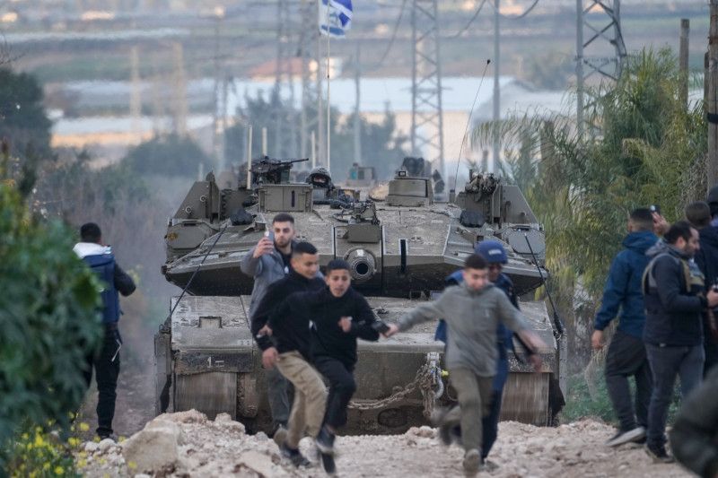 Tanques israelíes entran a Cisjordania
