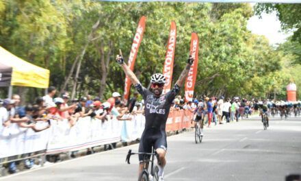 Rubén Campanioni resiste ataque y conquista la cuarta etapa de la Vuelta Ciclista