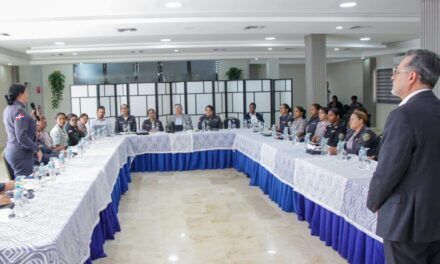 Comisionado para la Reforma Policial encabeza conversatorio con mujeres policías sobre Ley orgánica institucional