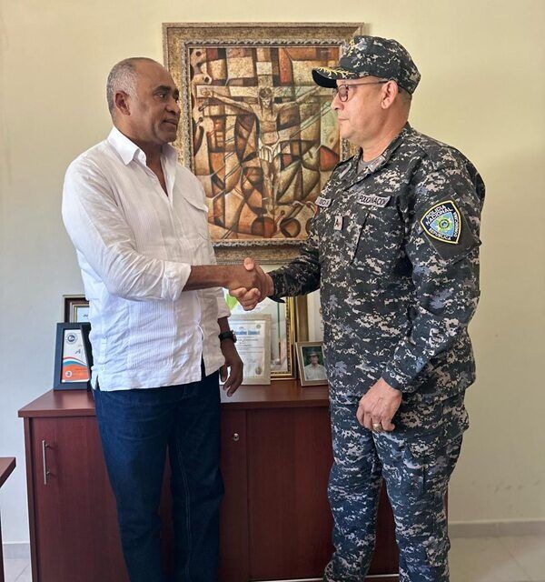 Senador Julito Fulcar y nuevo director regional de la Policía acuerdan reforzar seguridad en Peravia