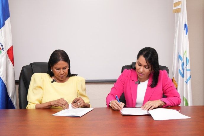 Firman acuerdo para promover la donación de sangre y beneficiar a sus afiliados