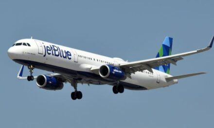 Desvían al AILA vuelo de JetBlue por densa neblina en Santiago