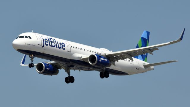 Desvían al AILA vuelo de JetBlue por densa neblina en Santiago